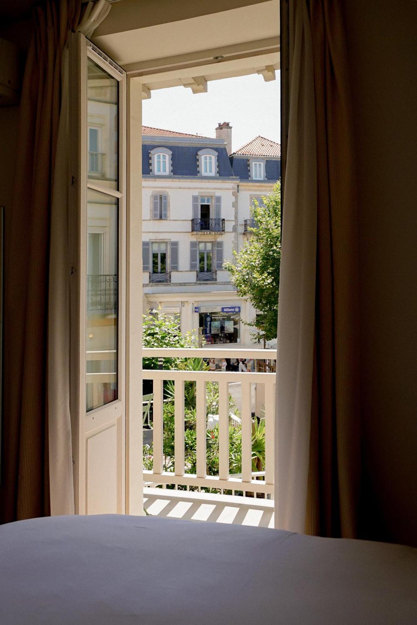 Alfred Hotels Les Halles Biarritz Esterno foto