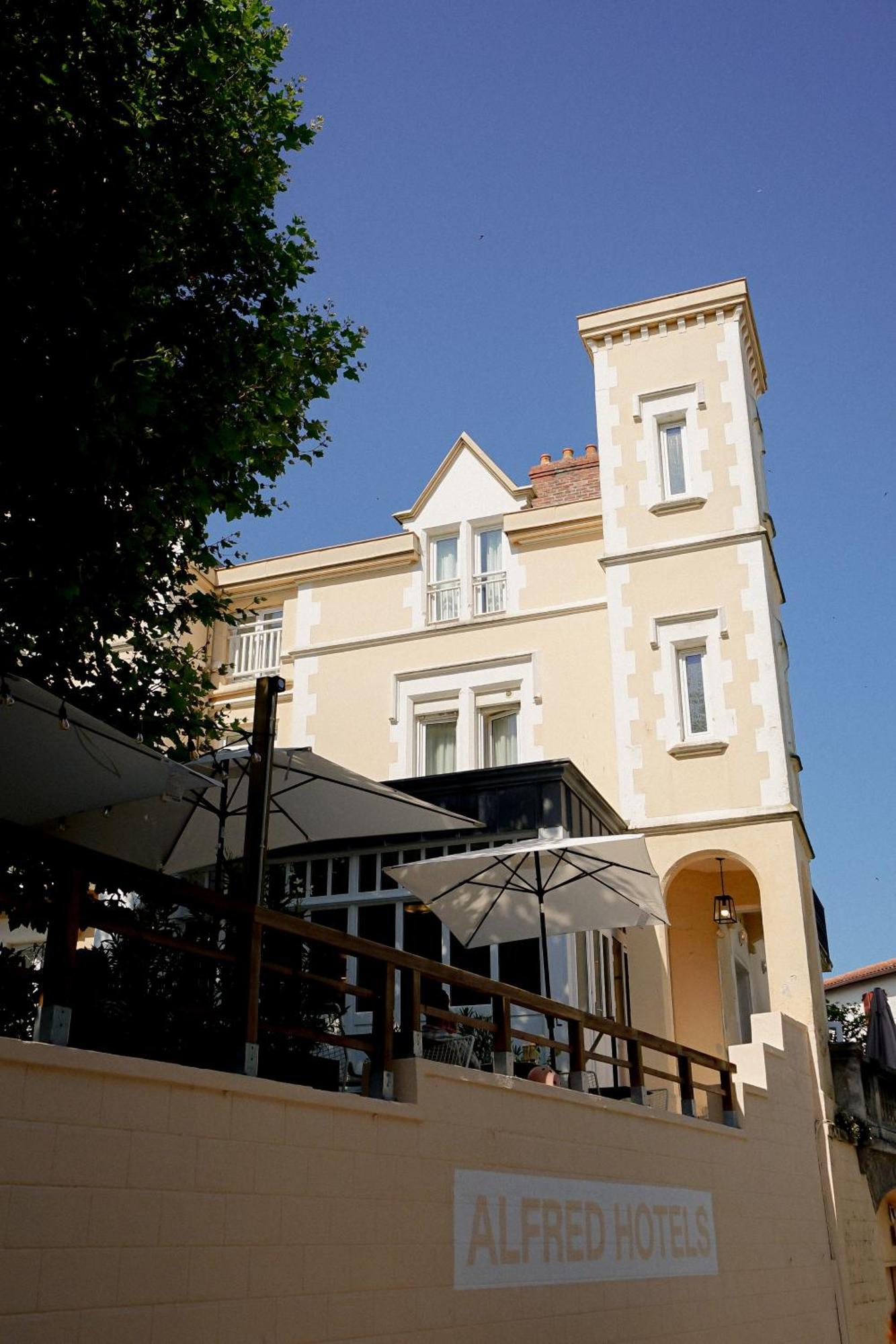 Alfred Hotels Les Halles Biarritz Esterno foto