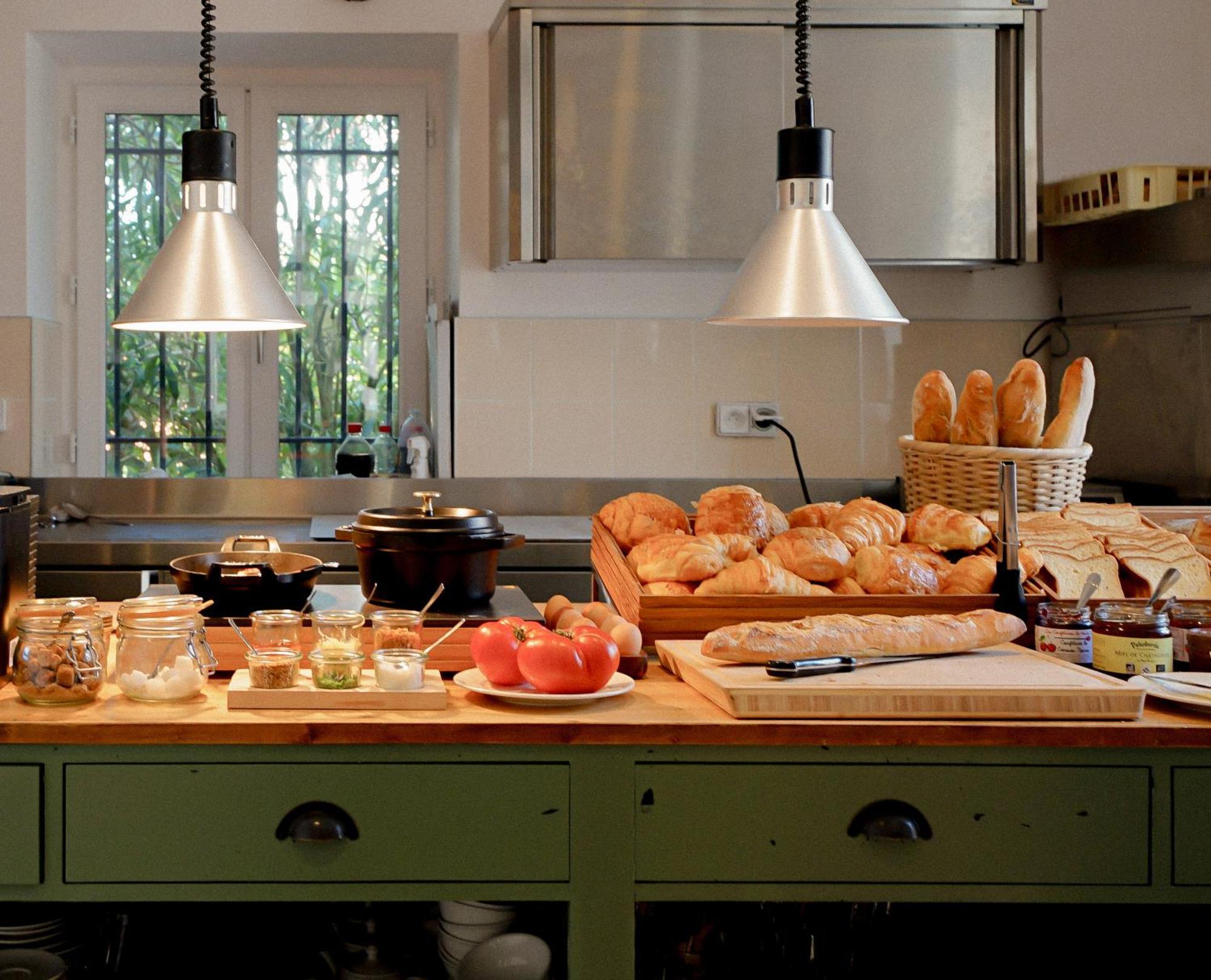 Alfred Hotels Les Halles Biarritz Esterno foto