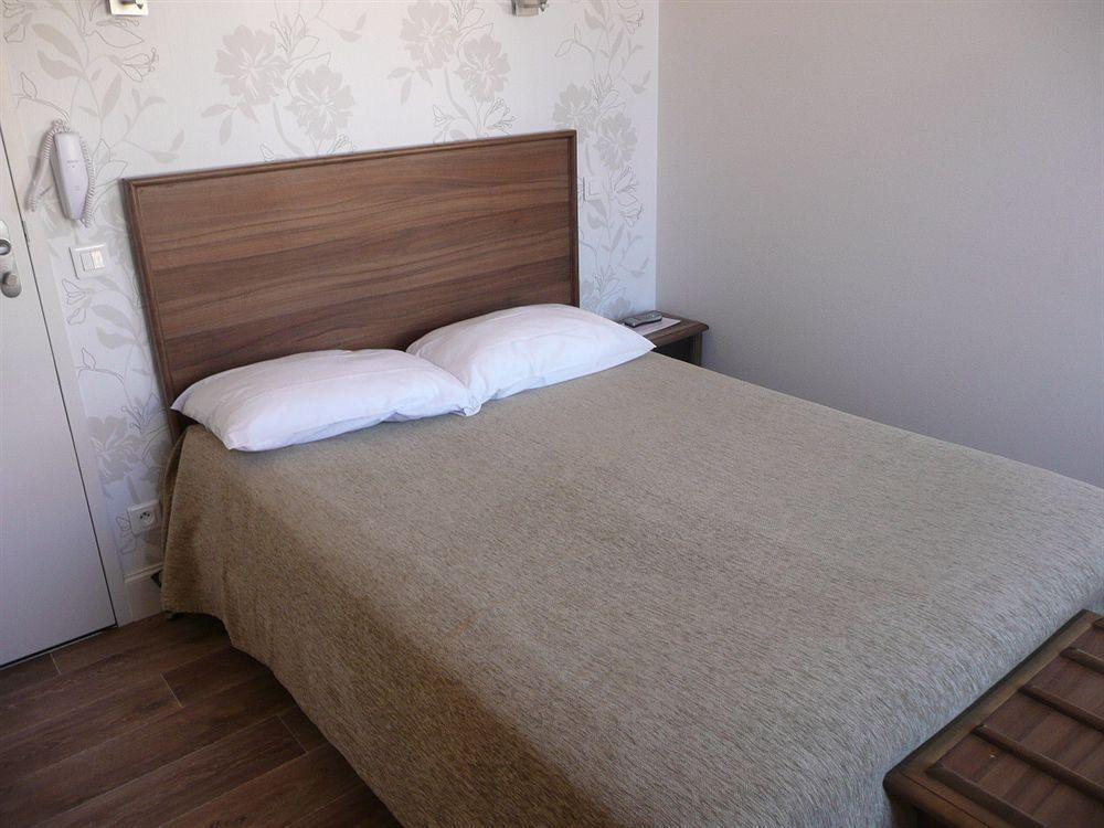 Alfred Hotels Les Halles Biarritz Esterno foto